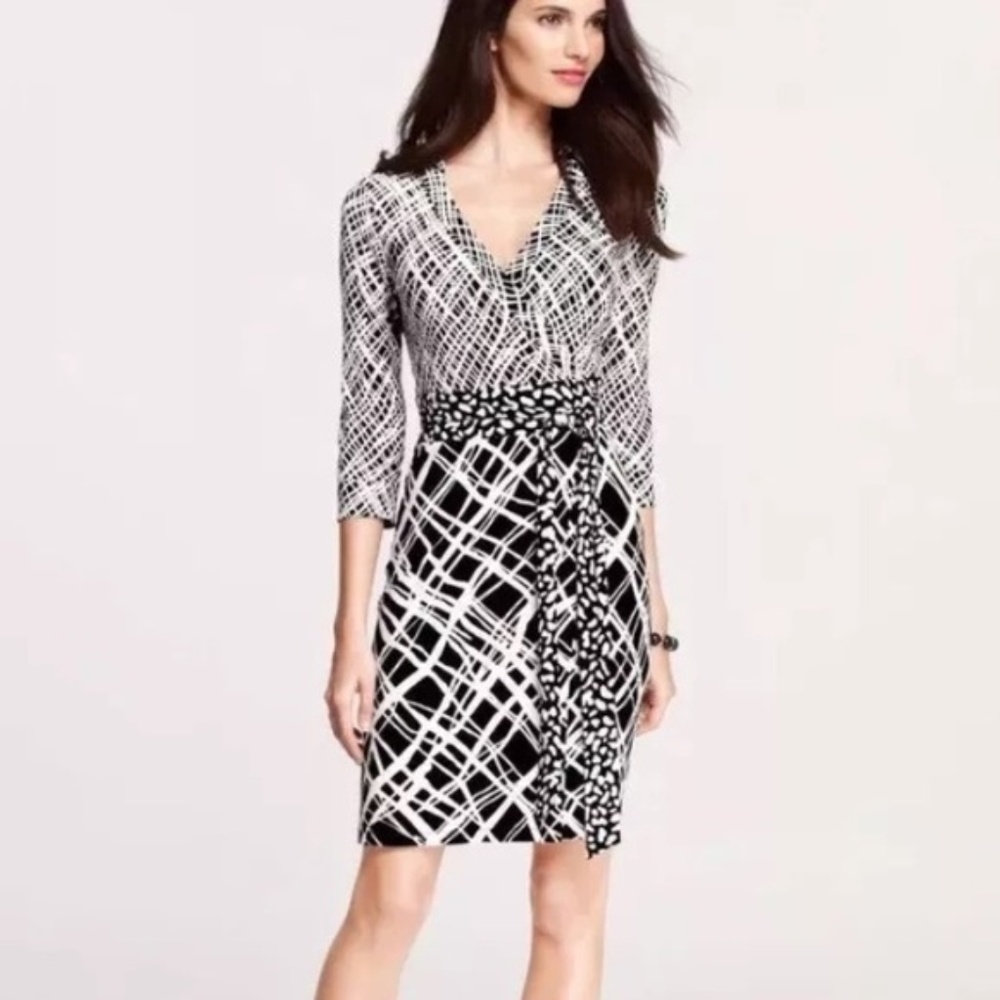 ANN TAYLOR BLACK & WHITE GEOMETRIC WRAP DRESS Sz 6